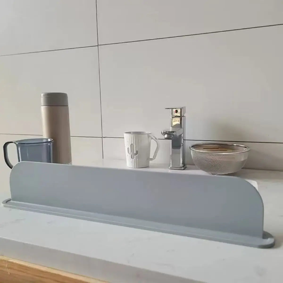 Silicone Sink Baffle Kitchen Splash Guard Household Non Slip Water Barrier for Washing Dishes and Vegetables Adhesive Partition