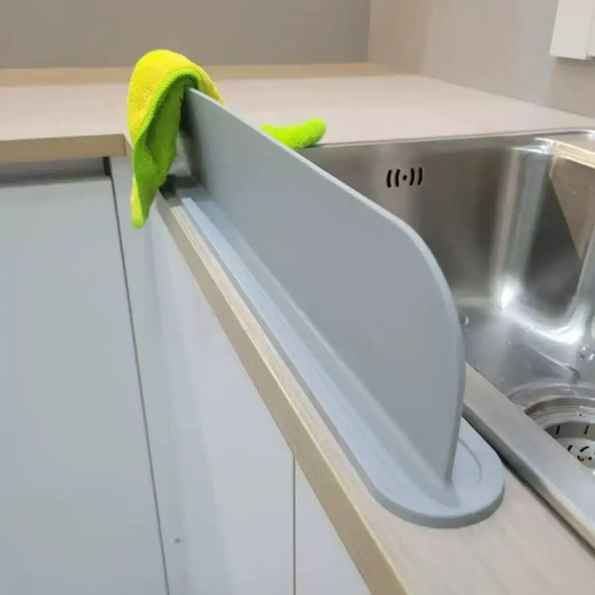 Silicone Sink Baffle Kitchen Splash Guard Household Non Slip Water Barrier for Washing Dishes and Vegetables Adhesive Partition